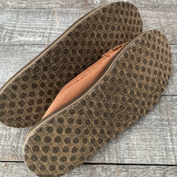Sanuk Slip On Loafers - Picture 5 of 9